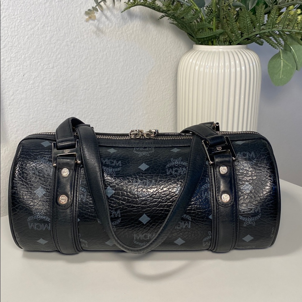 MCM München Visetos Essential Barrel Bag In Black - Picture 5 of 16